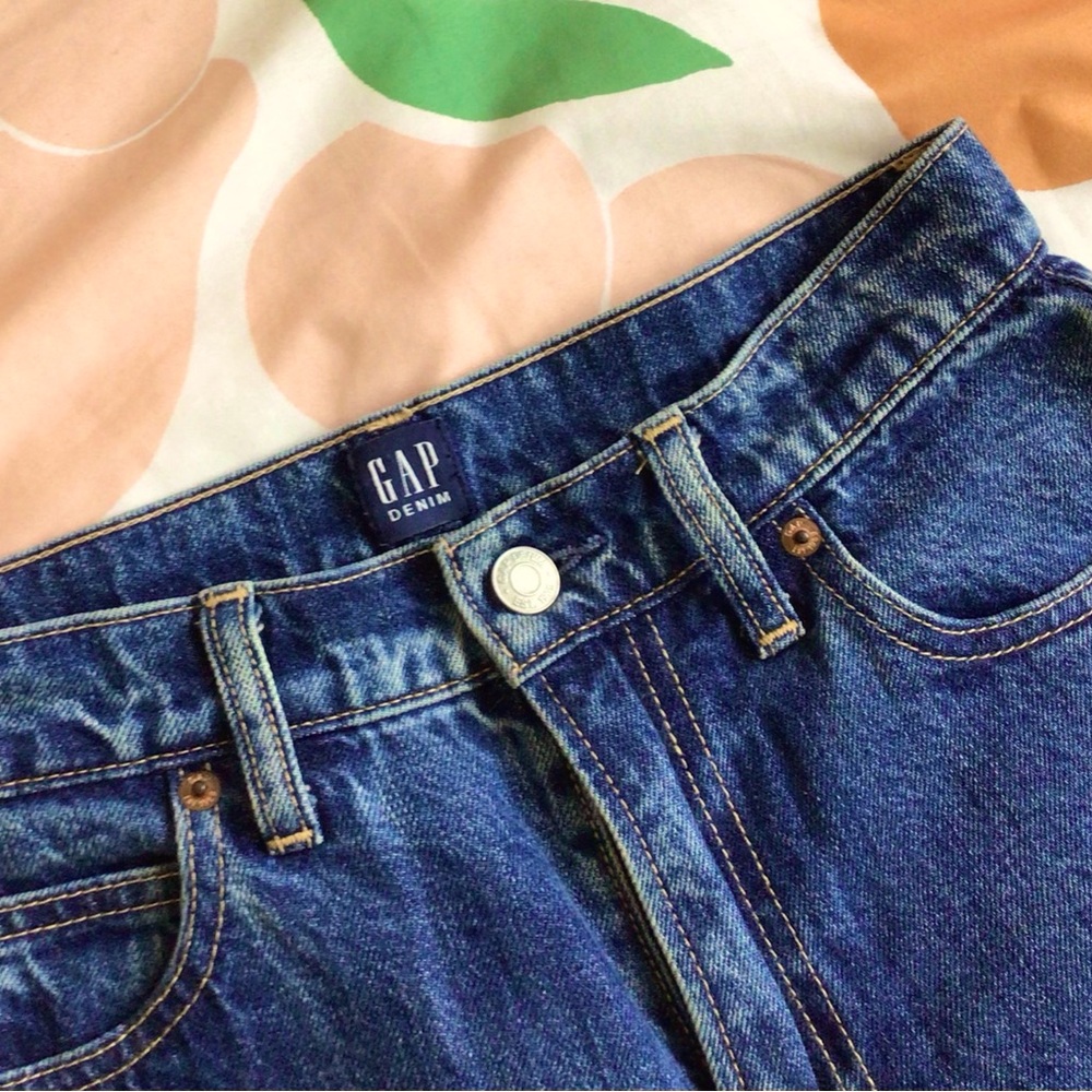 GAP High-Rise Straight Leg Mom Jeans Medium Wash